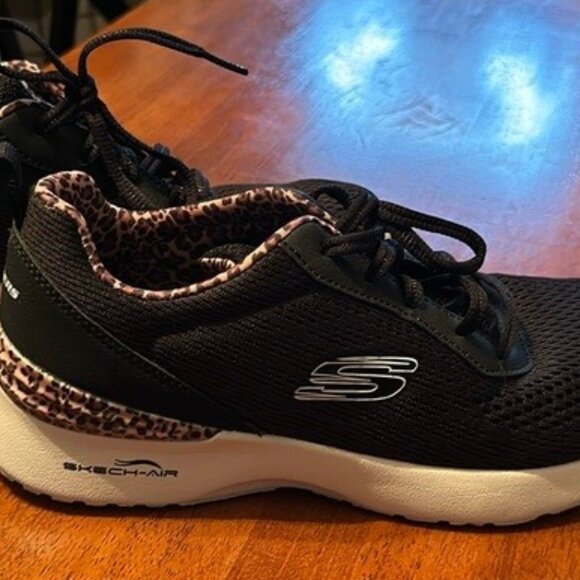 Woman’s size 8 Skechers "Skech-Air" tennis shoe, like new condition. - Picture 3 of 8